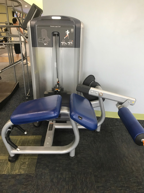 Hamstring curl machine